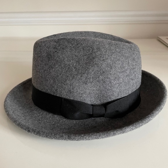 ARITZIA 100% wool hat - Picture 1 of 3
